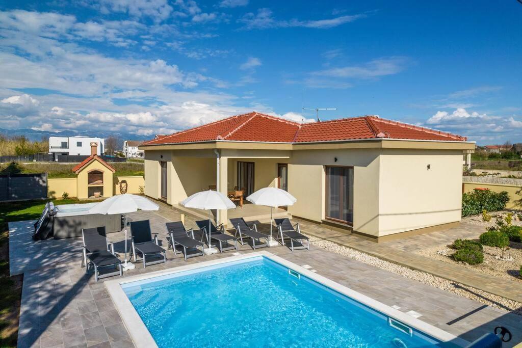 Mattina, With Heated Pool And Jacuzzi Villa Privlaka (Zadar)