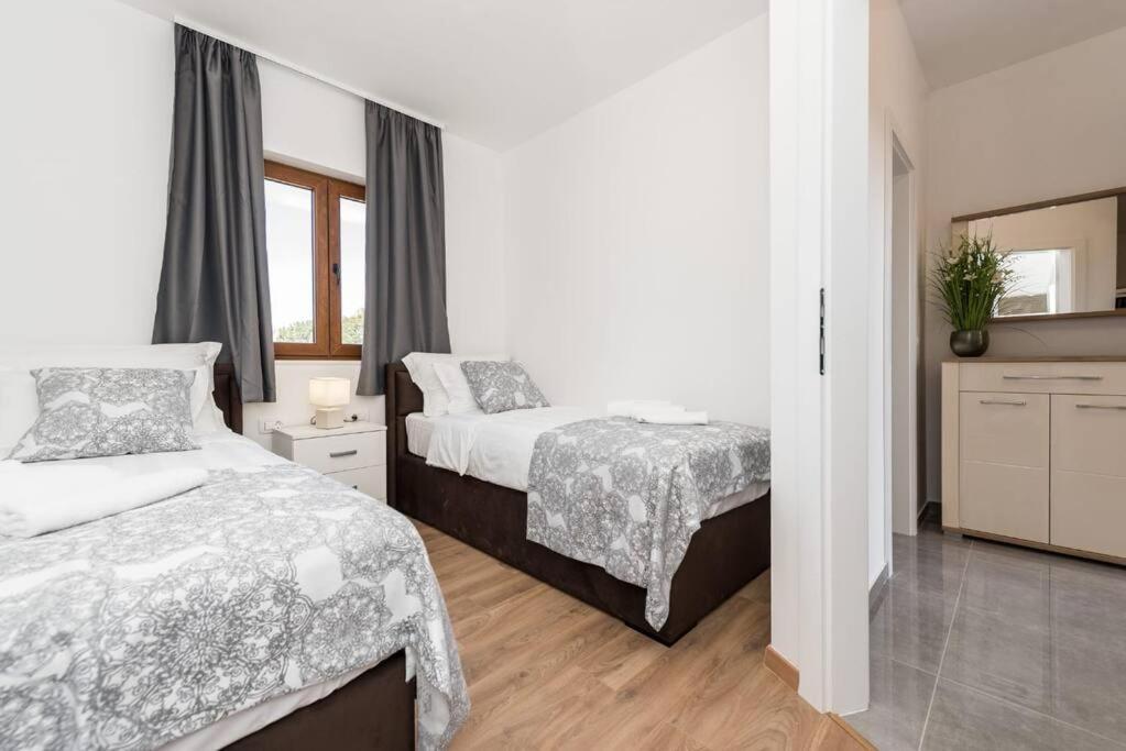 Mattina, With Heated Pool And Jacuzzi Privlaka (Zadar)