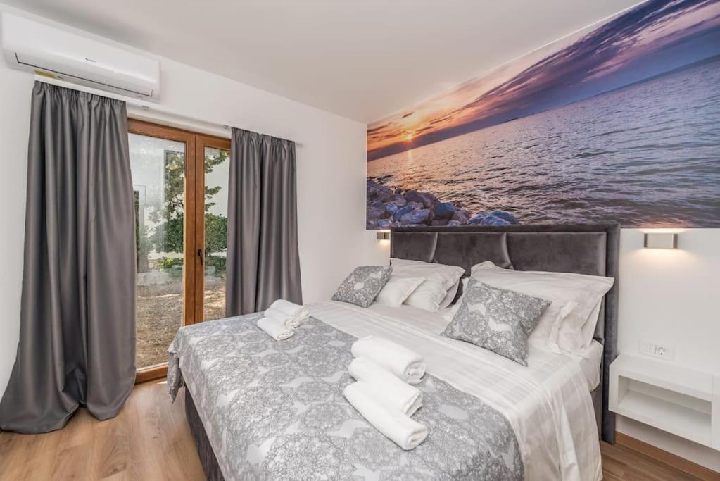Mattina, With Heated Pool And Jacuzzi *