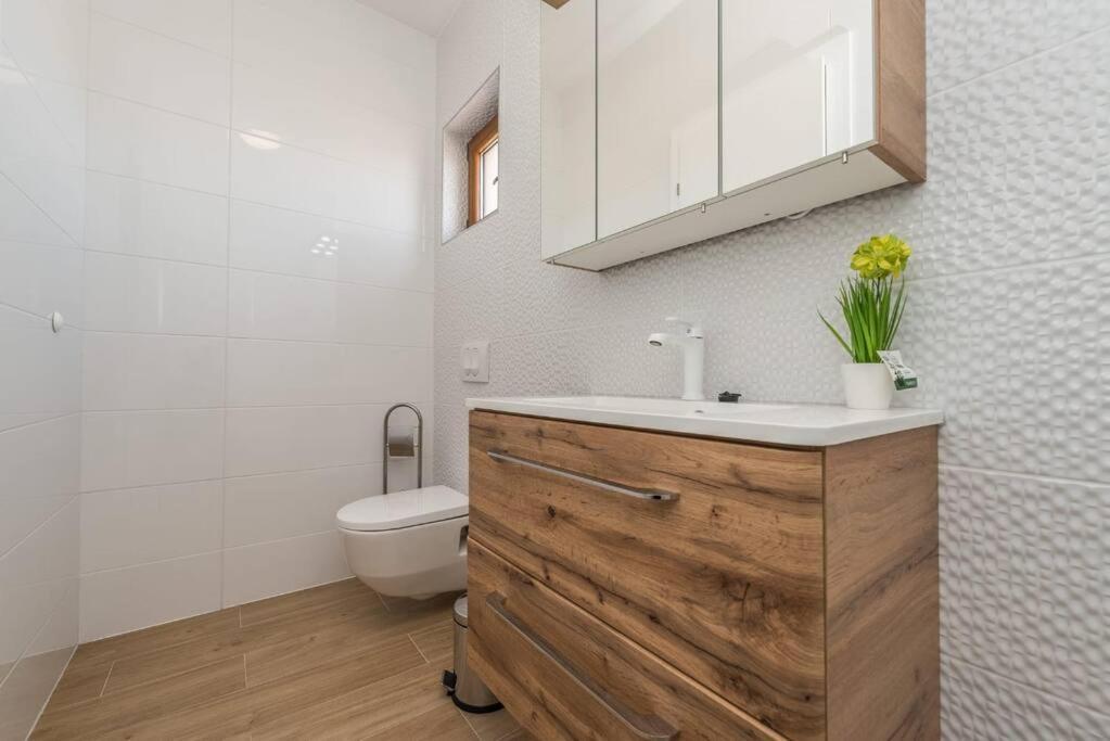 Mattina, With Heated Pool And Jacuzzi