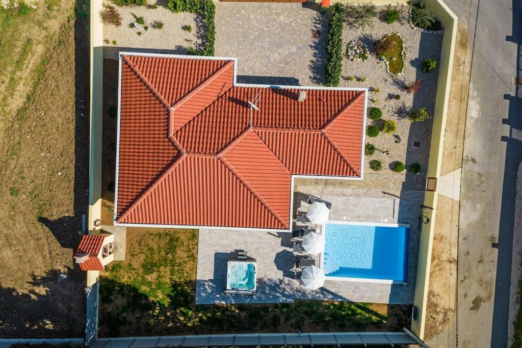 Mattina, With Heated Pool And Jacuzzi