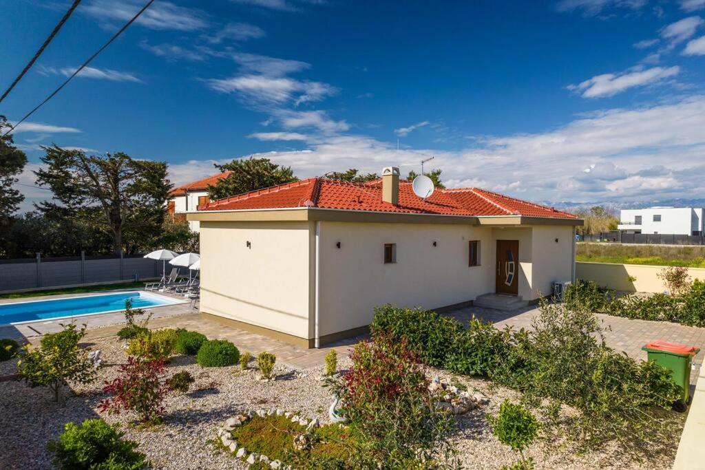 Mattina, With Heated Pool And Jacuzzi