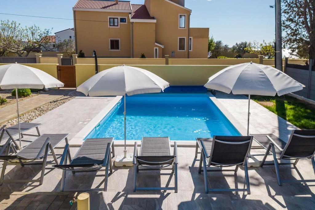 Mattina, With Heated Pool And Jacuzzi Villa *
