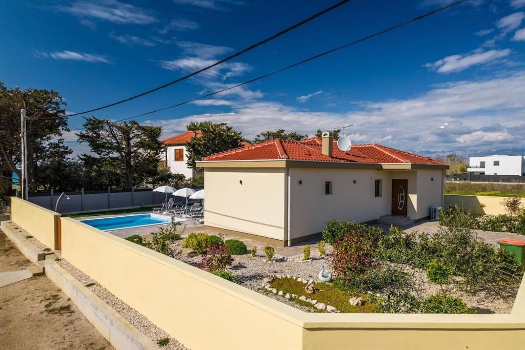 Mattina, With Heated Pool And Jacuzzi Villa *