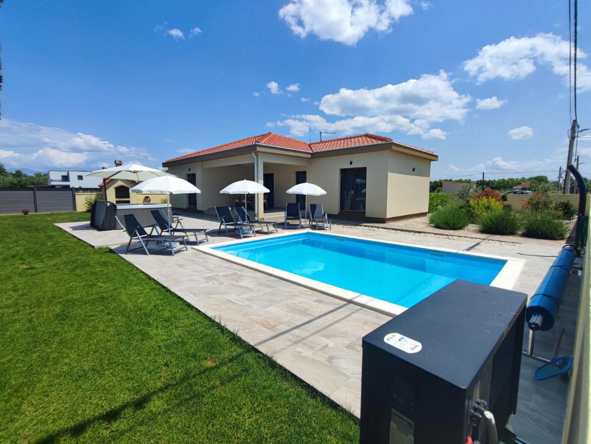 Mattina, With Heated Pool And Jacuzzi